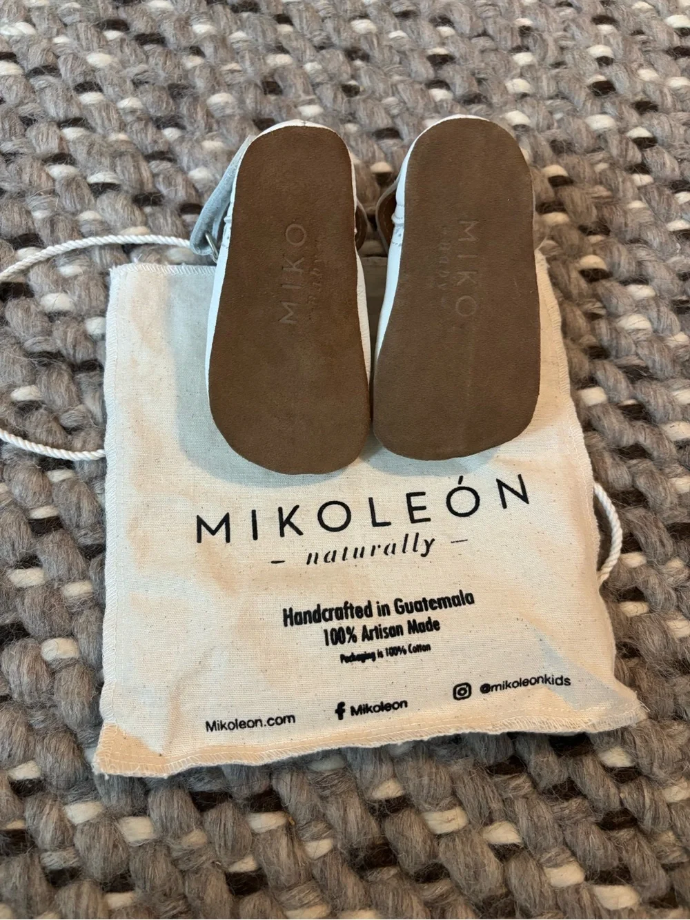 Mikoleon- Mary Jane White Leather Baby Shoes - Picture 3 of 4